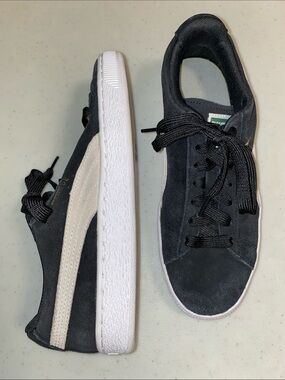 Puma Women’s Classic Suede Sneakers in Black and White Size 9